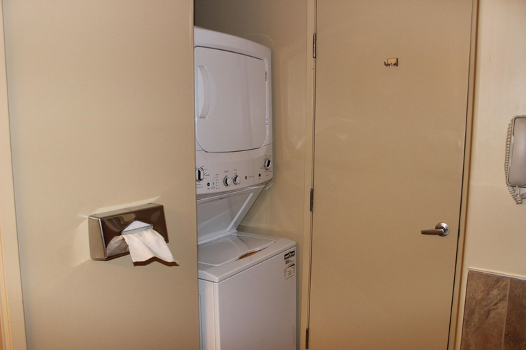 Bathroom 4, Clearwater Suite Hotel, Division No. 16