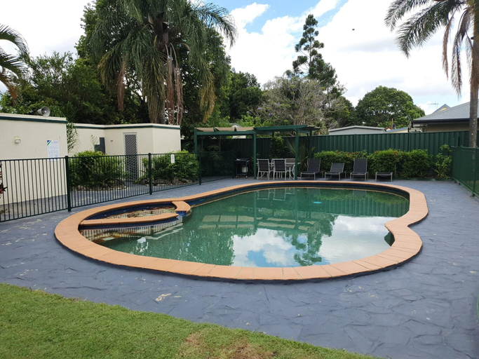 Sport & Beauty 3, McNevin's Maryborough Motel, Maryborough
