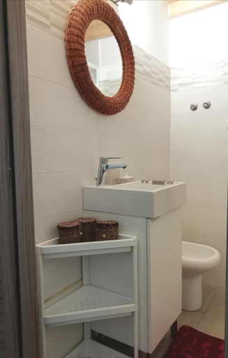 Bathroom 2, Theatron Houses- Centro Storico, Catania