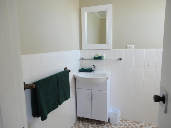 Bathroom 5, Hastings Valley Motel, Port Macquarie-Hastings - Pt A