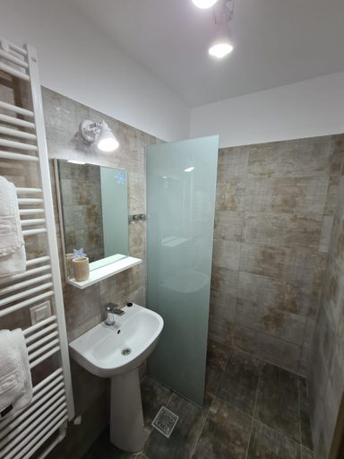 Bathroom 3, Ski Top Busteni, Busteni