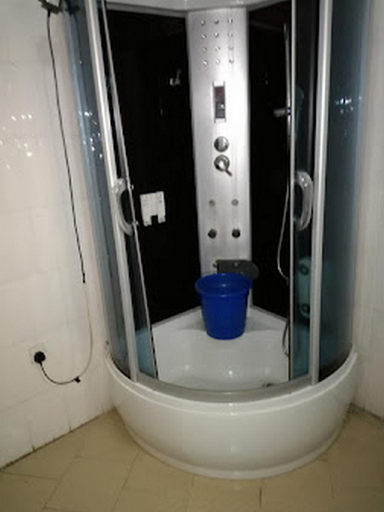 Bathroom 3, Springhills by Kings Suites, Kosofe