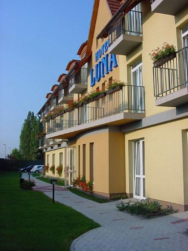 Exterior & Views 2, Luna, Budapesti