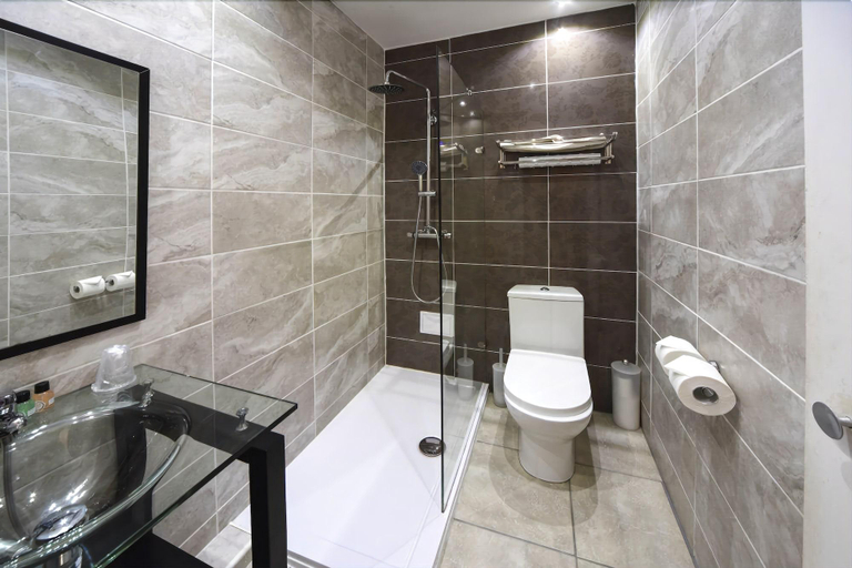 Bathroom 4, Torbay Court Hotel, Torbay