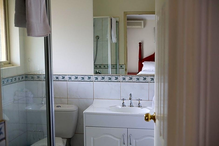 Bathroom 5, Sanctuary House Healesville Motel, Yarra Ranges - North