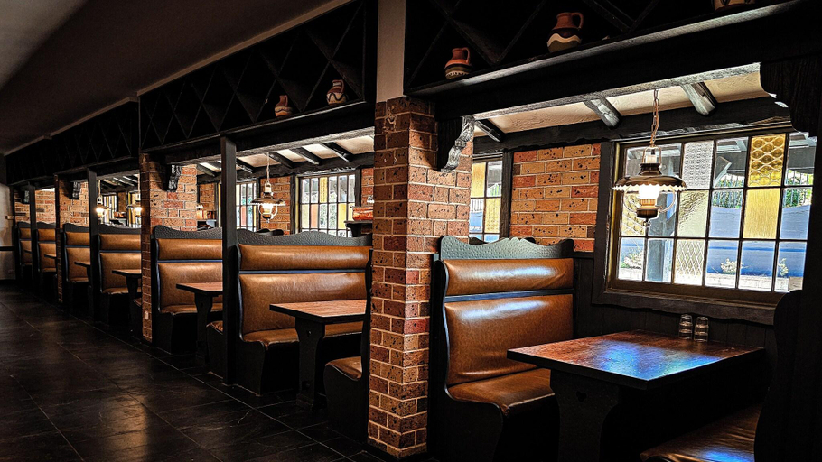 Food & Drinks 5, Ascot Motor Inn, Sydney