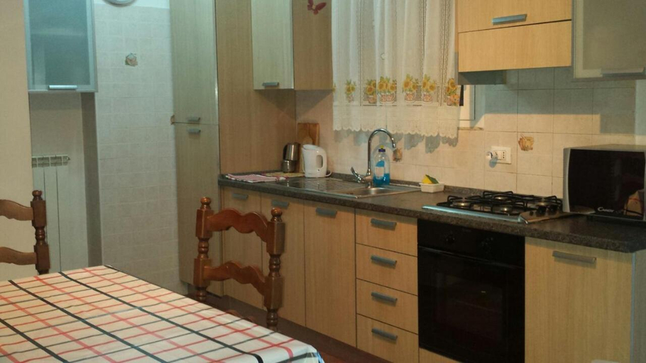 Dining Room 4, Appartamento in magnifica zona residenziale, Savona