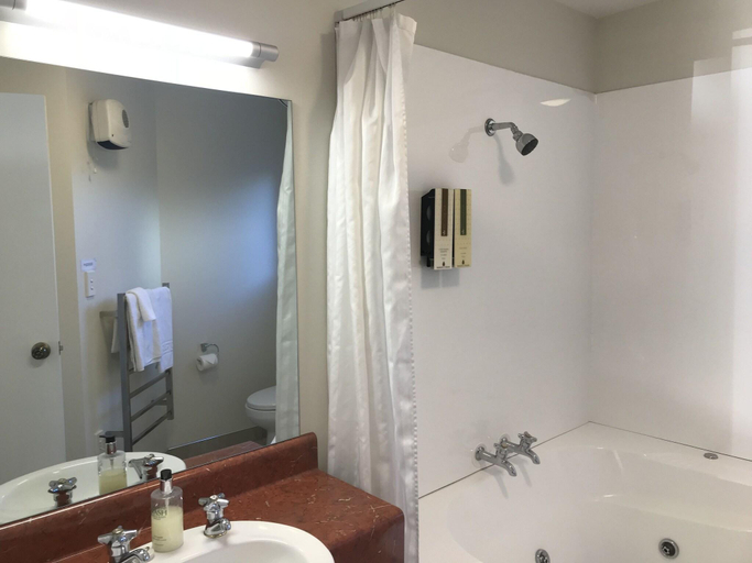 Bathroom 4, Tuscana Motor Lodge, Christchurch