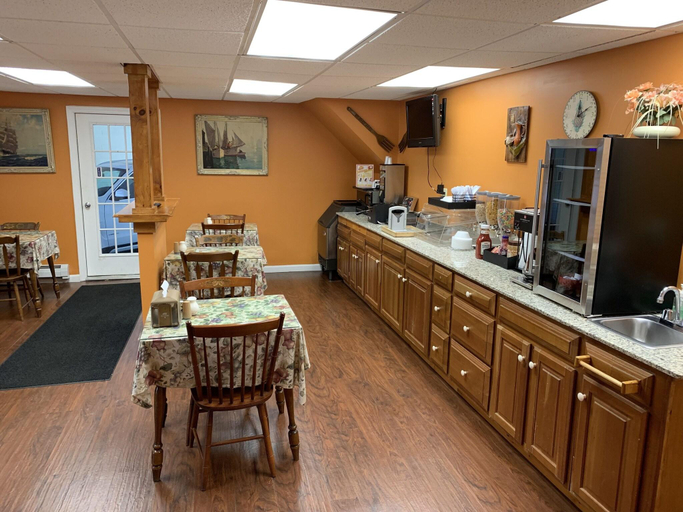 Food & Drinks, Four Winds Inn, Bennington