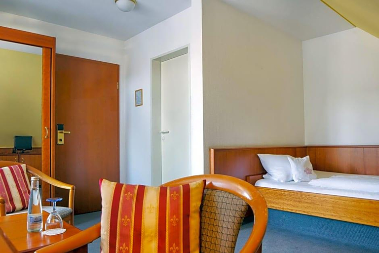 Bedroom 4, Hotel Schwärs Löwen Freiburg, Freiburg im Breisgau