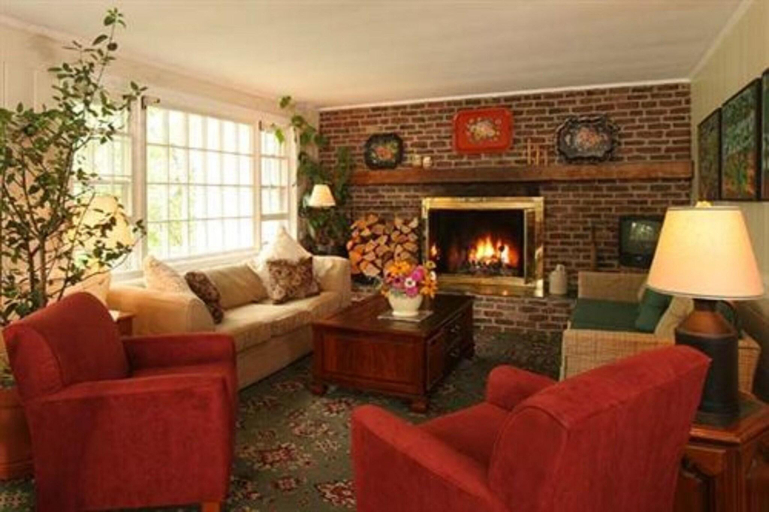 Public Area 2, Deerhill Inn, Windham