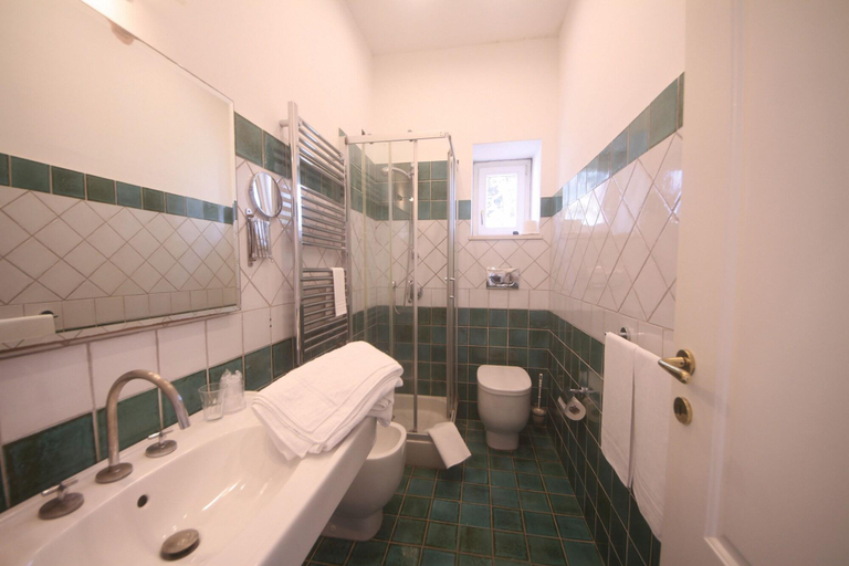 Bathroom 4, Il Sogno, Napoli