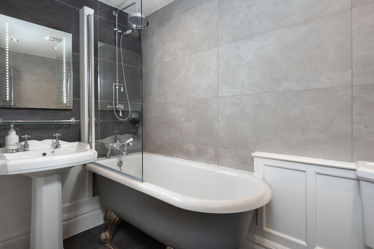 Bathroom 4, The King s Head, Cumbria