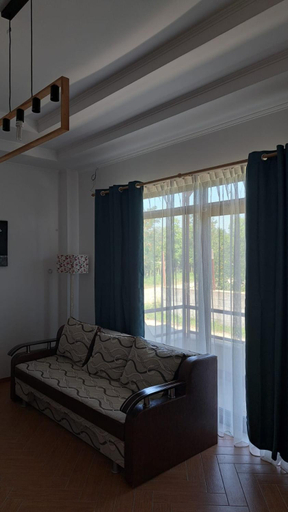 Others 5, Casa Francesca, Comanesti