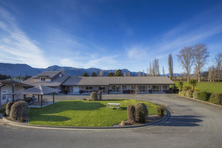Exterior & Views 2, Mohua Motels, Tasman