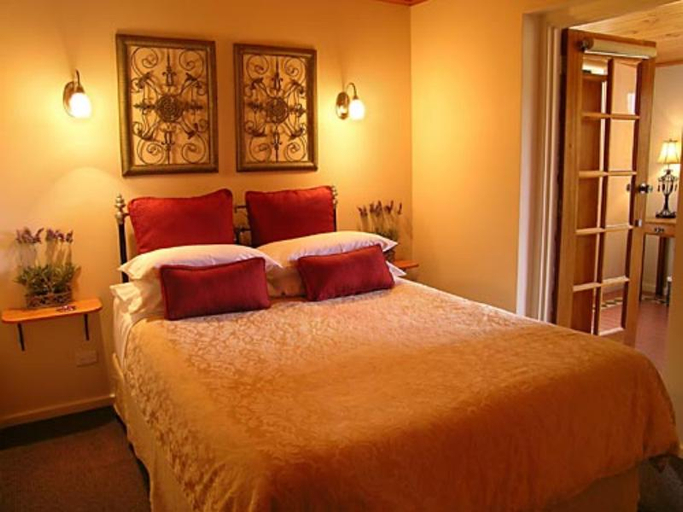 Bedroom 3, Stonewell Cottages, Light