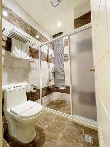 Bathroom 10