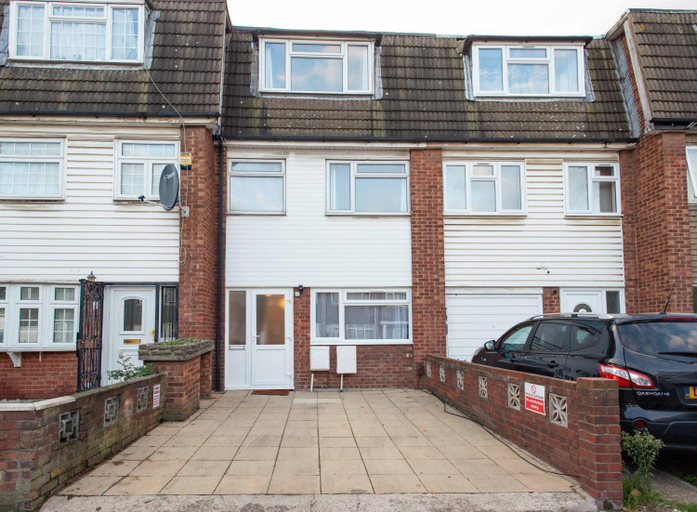 Stunning four bedroom house close to Excel, O2 & Central London with free parking, London