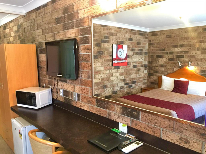Bedroom 2, Gosford Palms Motor Inn, Gosford - West