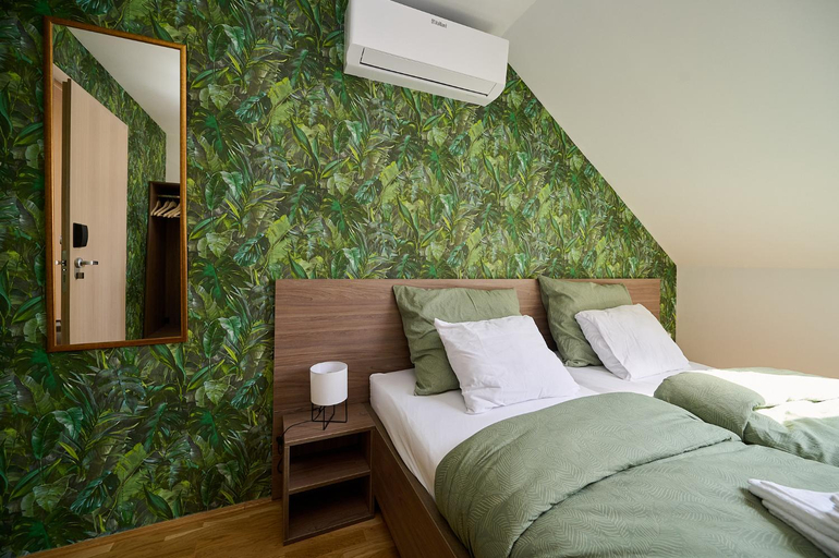 Others 5, ROOMS, Szombathely