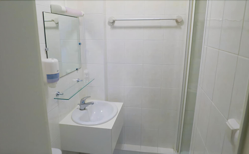Bathroom 5, Hotel de la Paix, Calvados