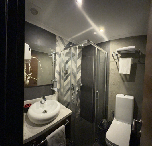 Bathroom 5, Elibol Hotel, Fatih