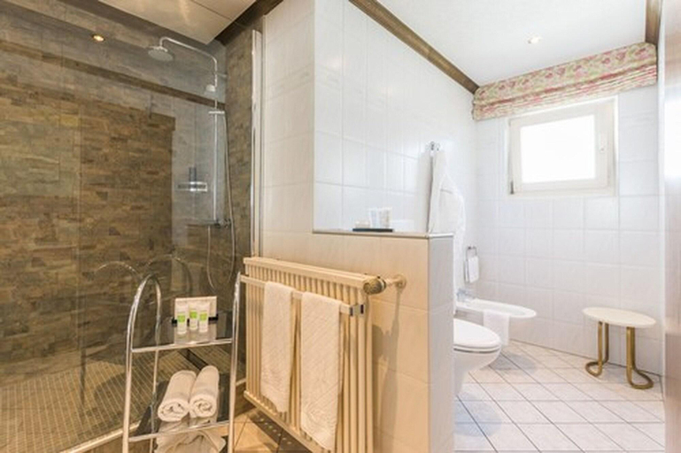 Bathroom 3, Lohmann's Romantik Hotel Gravenberg, Mettmann