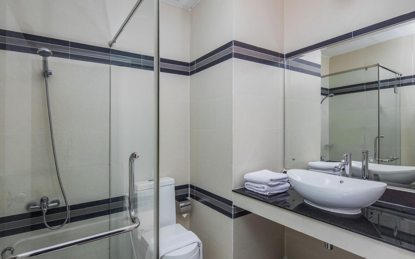 Bathroom 4, Altos Hotel, Phnom Penh