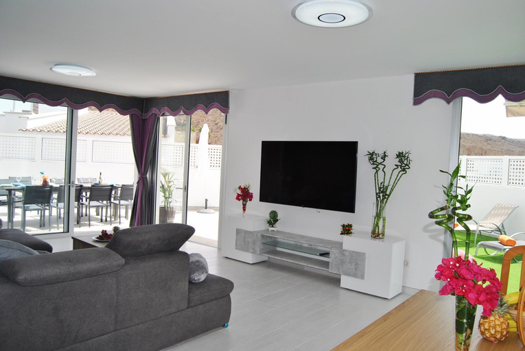 Facilities 5, Big Villa Tauro with Private Heated Saltwater Pool & Jacuzzi & BBQ & Game Room & Arcade Games, Las Palmas