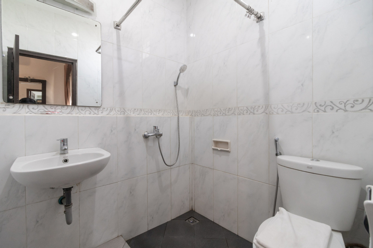 Bathroom 10