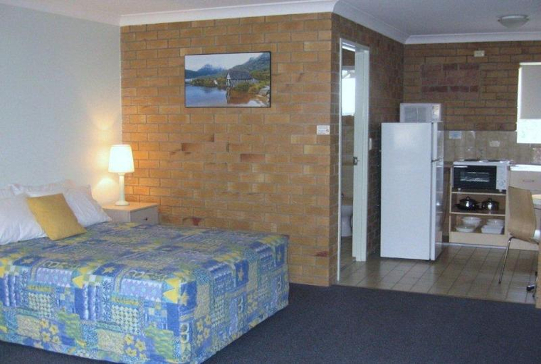 Bedroom 3, Paramount Motel Brisbane, Brisbane