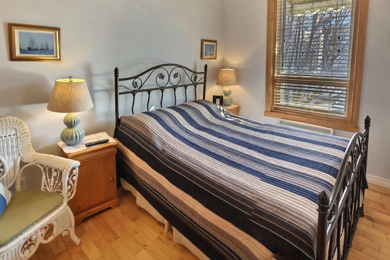 Bedroom 3, Le Sieur de Joliette, Montréal