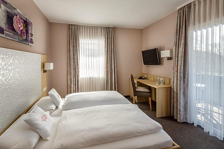 Bedroom 4, Hotel Schwärs Löwen Freiburg, Freiburg im Breisgau
