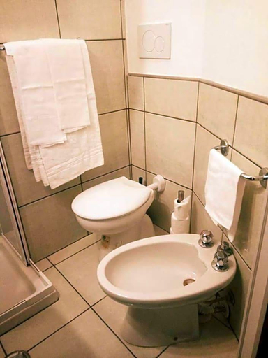 Bathroom 5, CAPORAL, Salerno
