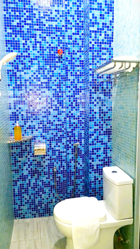 Bathroom 5, Island Guesthouse, Penang Island