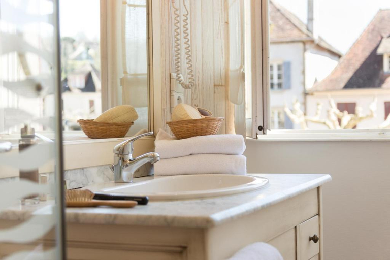 Bathroom 3, Logis Hotel le Beaulieu , Corrèze