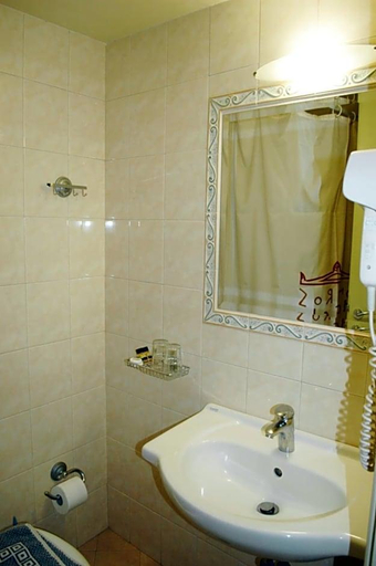 Bathroom 4, Omiros, Attica