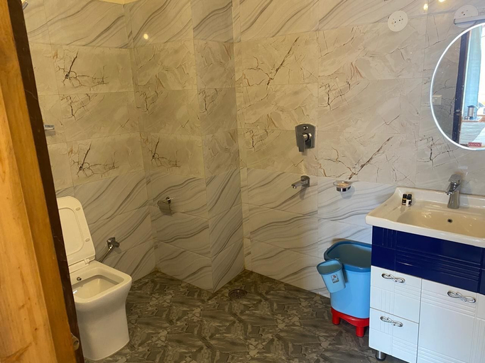 Bathroom 3, The sky walk, Kullu
