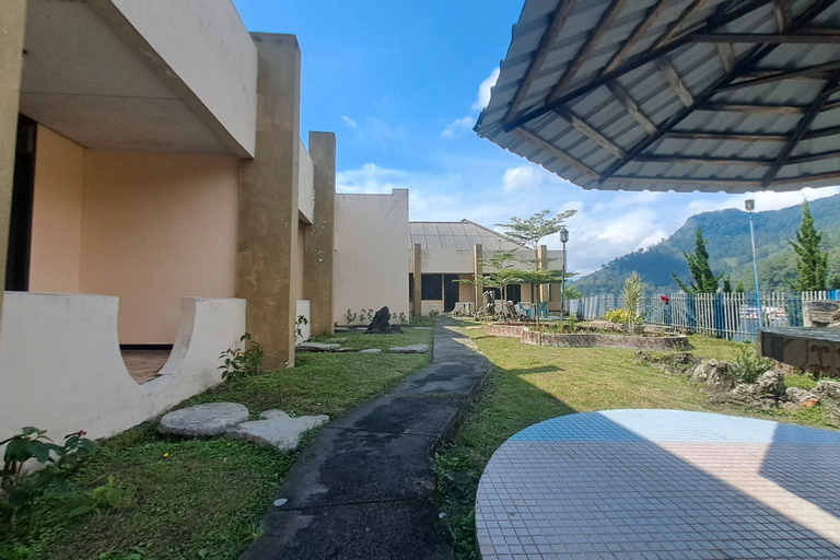 Exterior 14