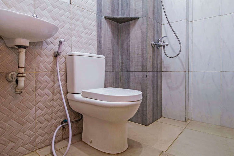 Bathroom 13