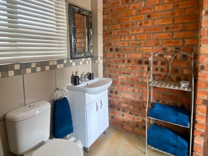 Bathroom 2, Ruby Granatum, Mangaung
