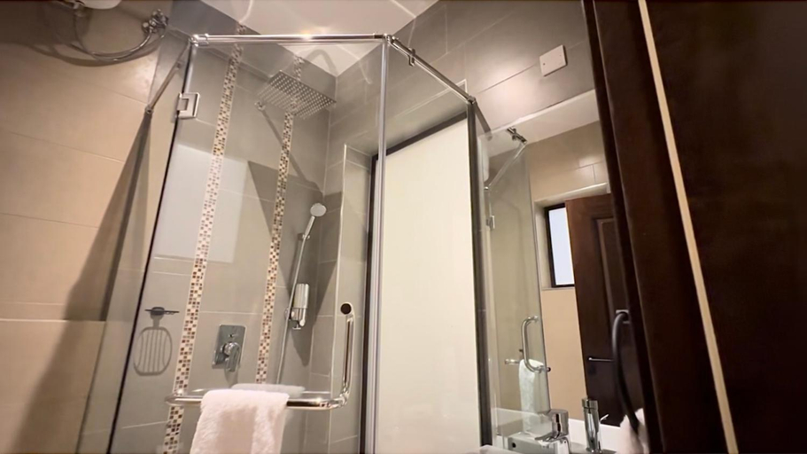 Shower 4, Micassa Suites, Kampala