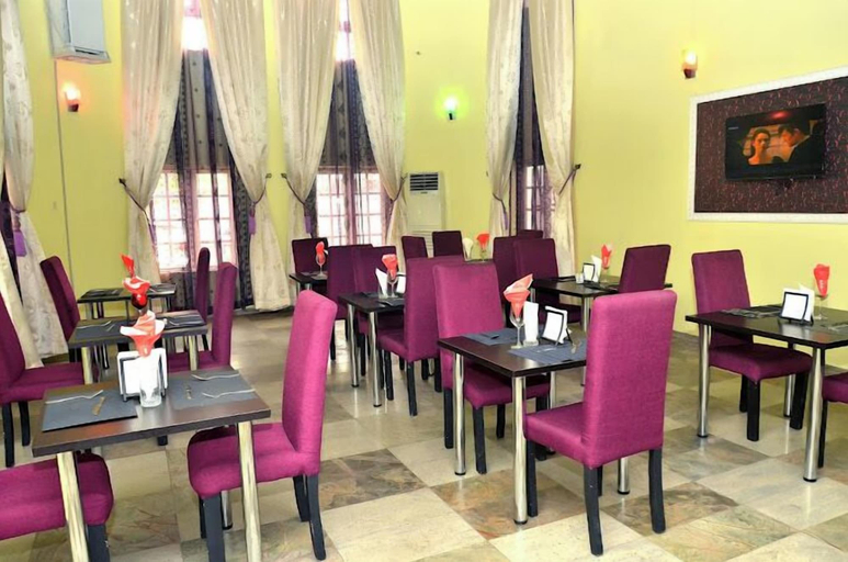 Food & Drinks 5, Royal vantage hotel and suites, Obio/Akp