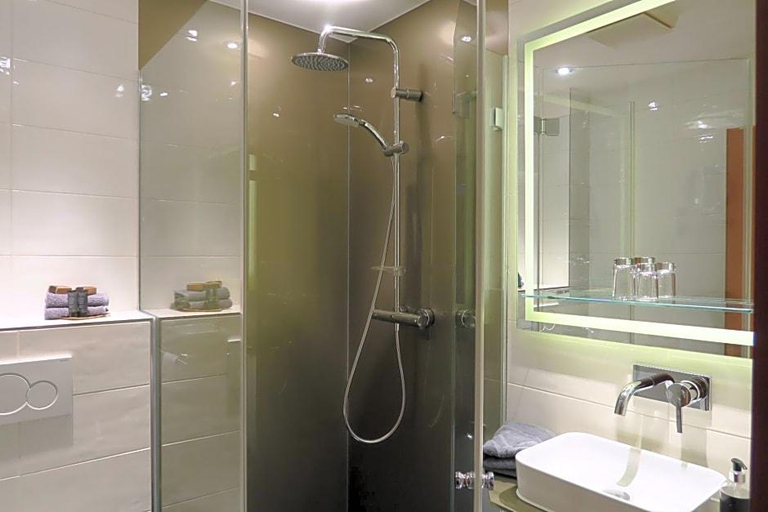 Bathroom 5, Flair Hotel Waldkrug, Paderborn