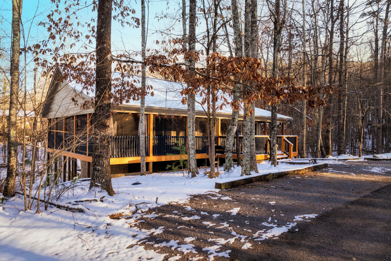 Exterior & Views 2, Moondance Cabin by Lightfoot Stays, Sevier