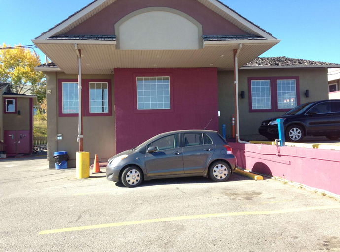 Exterior & Views 5, Canadas Best Value Inn Calgary Chinook Station, Division No. 6