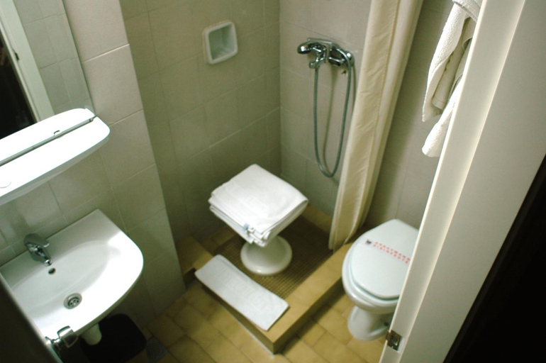 Bathroom 5, Amalia, Central Macedonia
