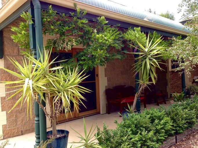 Exterior & Views 5, Clarevale Cottage B&B, Clare and Gilbert Valleys