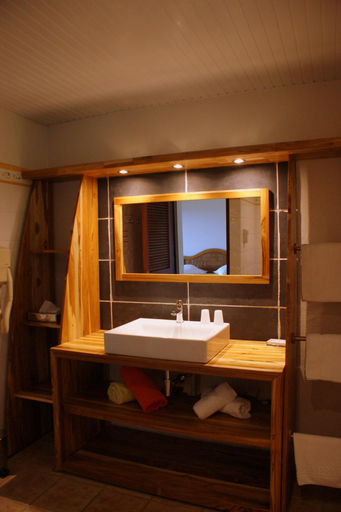 Bathroom 3, Le Rayon Vert, Deshaies