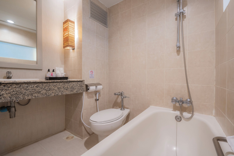 Bathroom 5, Sunshine Garden Resort, Pattaya